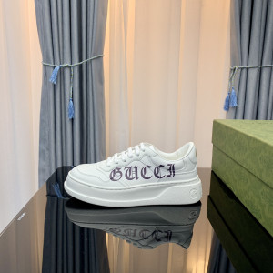 GUCCI 남녀공용 화이트 스니커즈